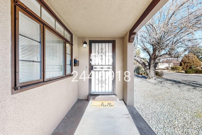 Photo - 905 Adams St NE