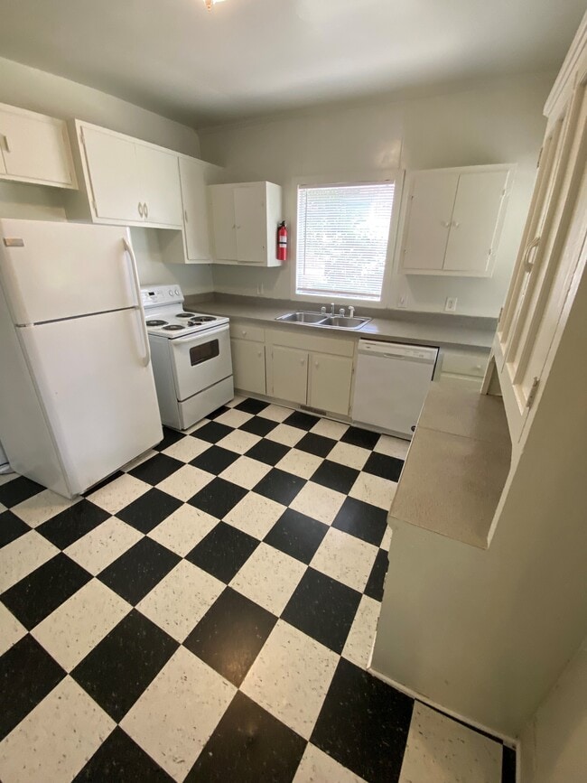 Photo - 1300 Green St