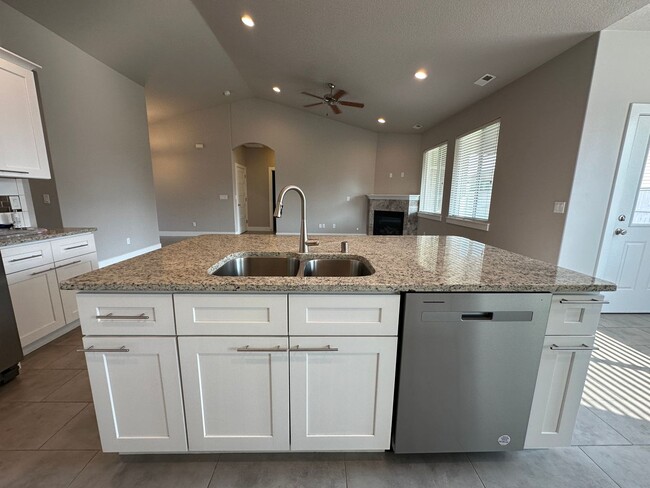 Photo - 906 N Oklahoma Pl