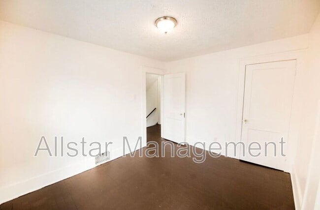 Photo - 284 Gordon Dr