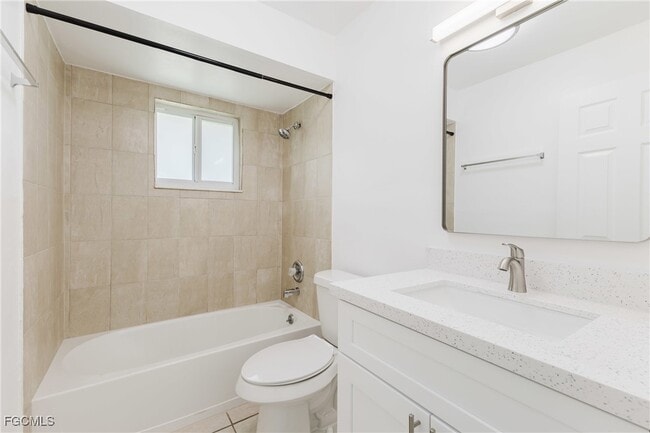 Building Photo - 1917 Cape Coral Pkwy W Rental