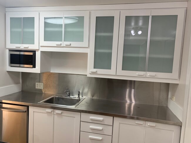 Building Photo - 2822 Briarhurst Dr Unit 56