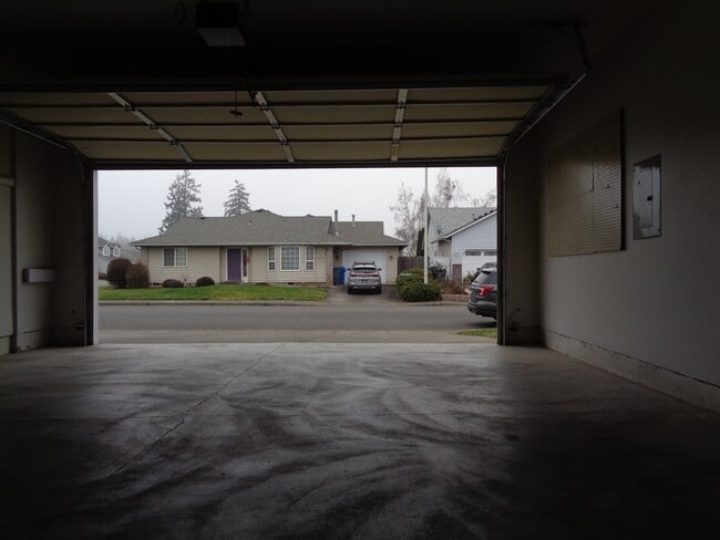 Photo - 7473 Parkplace Dr NE