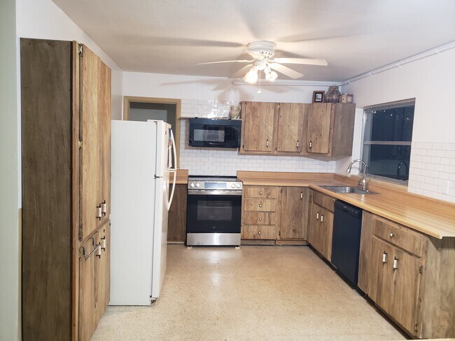 Photo - 1716 Scott St
