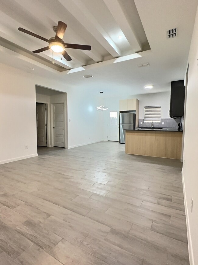 3912 Ventura Ave Unit 1