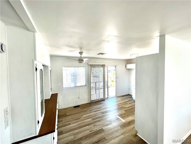 Photo - 945 Holly St
