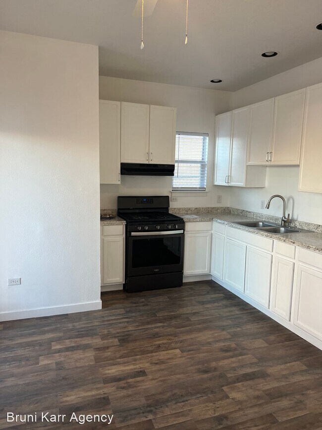 Photo - 4 br, 2 bath House - 1021 Edith Blvd. NE