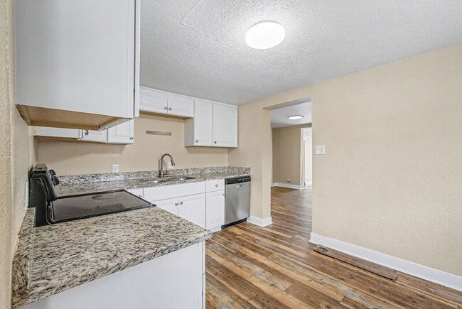 Photo - 3130 W Longfellow Pl