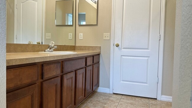 Photo - Spacious 3 Bed, 2.5 Bath Townhome with 2-C...