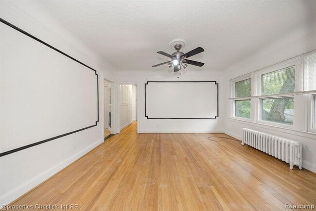 Photo - 16581 Baylis St
