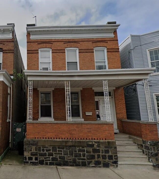 Building Photo - 433 67th St Rental