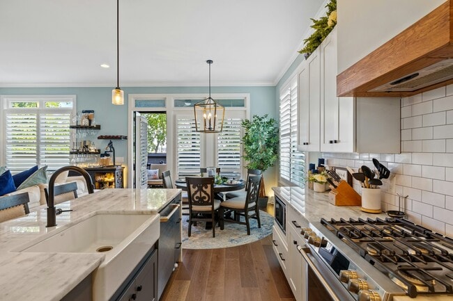 Photo - 1122 Glenview Dr