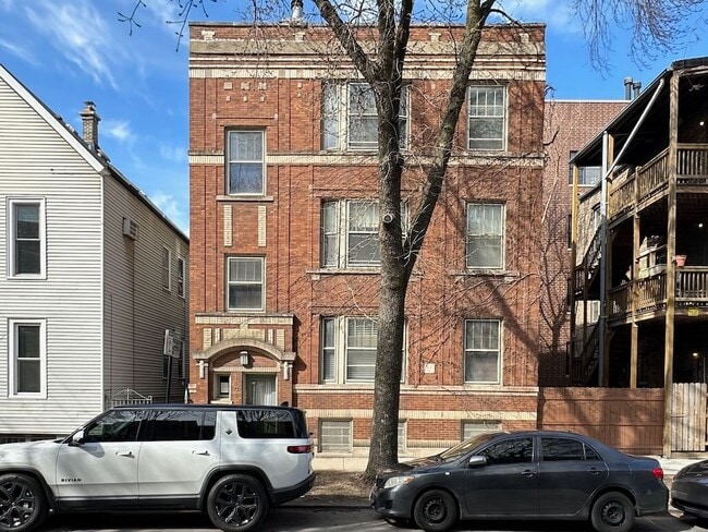 Building Photo - 1410 W Cornelia Ave Unit 2