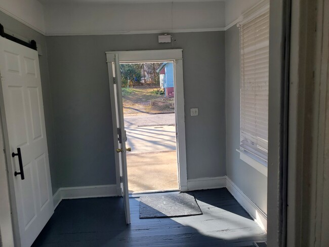 Front Foyer - 1501 Nardin Ave