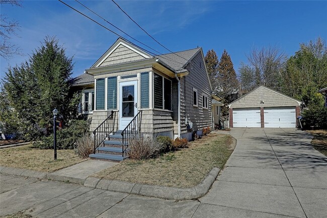 Building Photo - 157 Sandringham Ave Rental