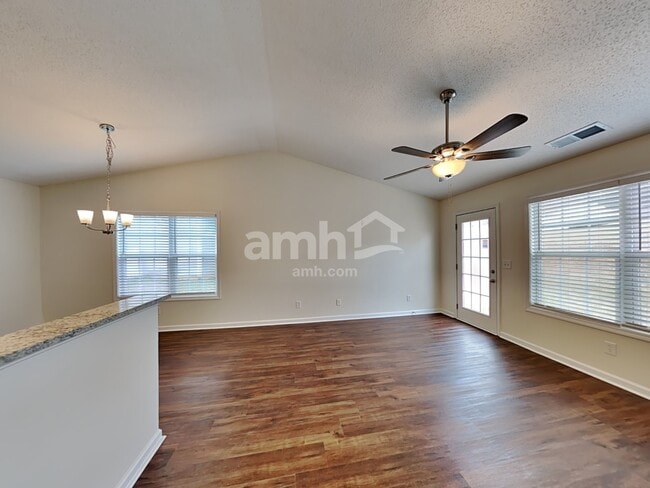 Photo - 392 Rosemont Ct
