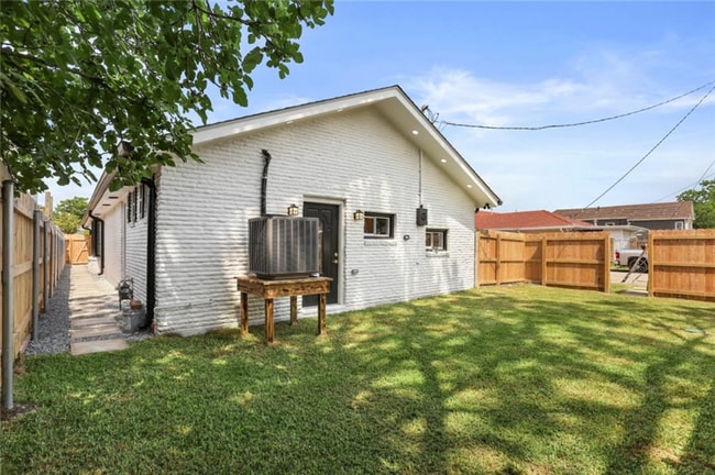 Photo - 2200 Carnot St