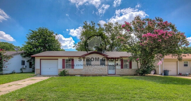 Building Photo - 820 Collin Dr