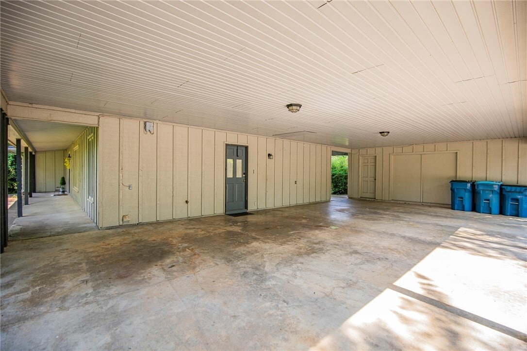 Photo - 107 NW Winfield Ln