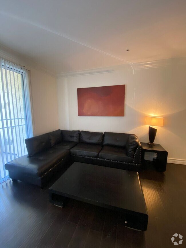 Building Photo - Charming Fully Furnished 1 Bedroom Condo: ...