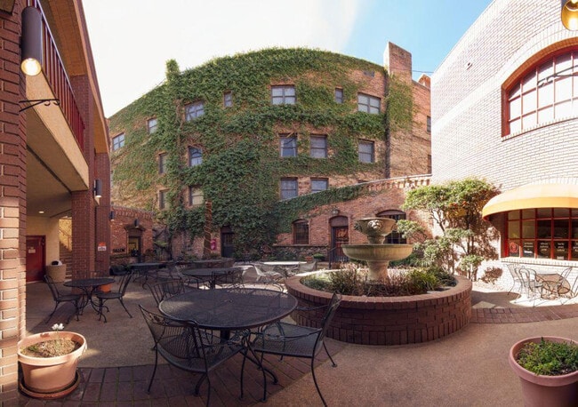 Photo - 300 Main St Unidad ID1265985P