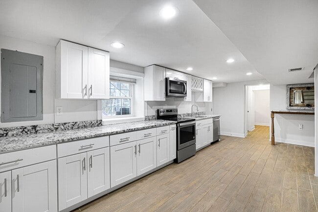 Photo - 3158 Westover Dr SE