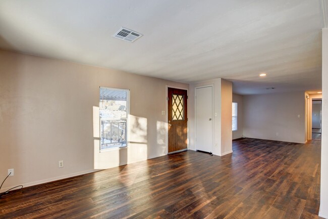 Photo - 2 bed, 2 bath Home in Prescott!