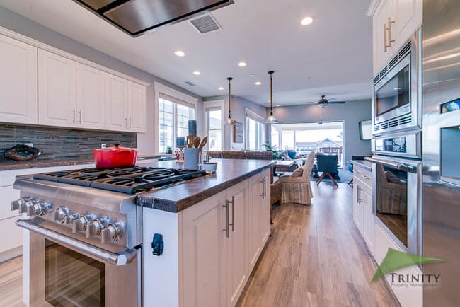 Photo - 1922 Cambridge Ave