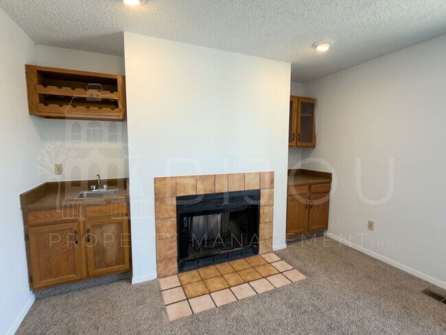 Photo - 2405 Split Rock Dr