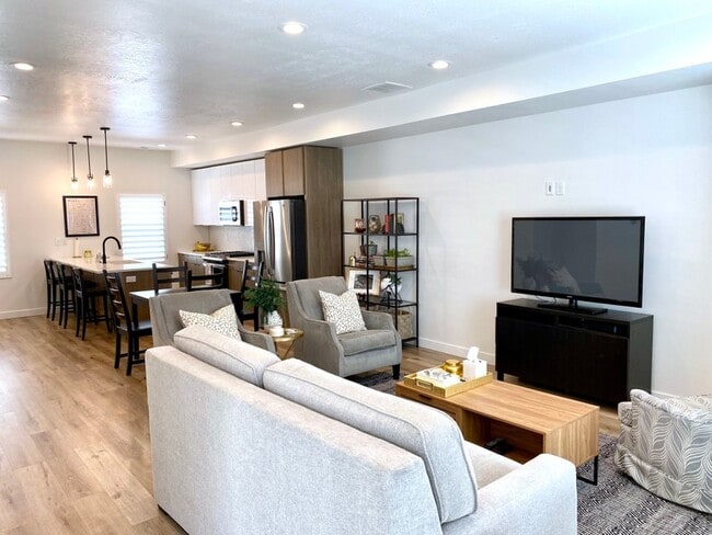 Photo - 620 N Orch Dr