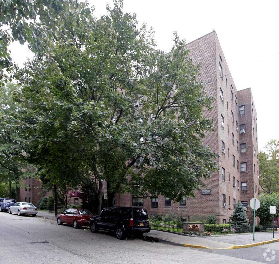 Photo - 30-40 Fleetwood Ave