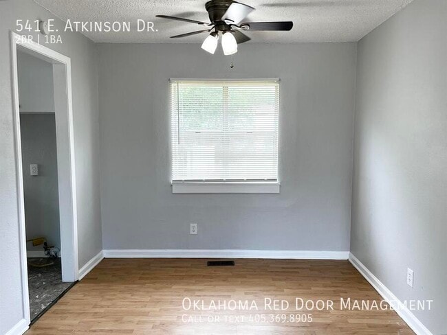 Photo - 541 E Atkinson Dr