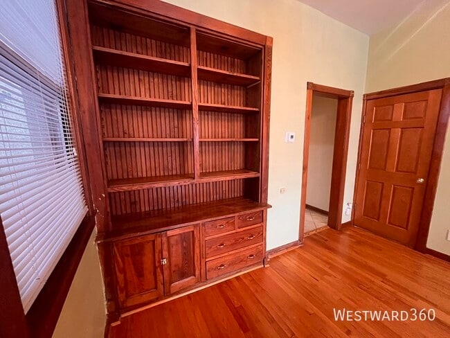 Photo - 3110 N Kenmore Ave Unit 2