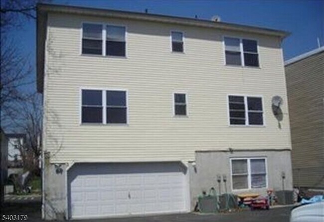 Photo - 138 Schuyler Ave