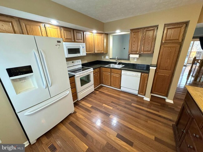 Photo - 2108 Commodore Ct