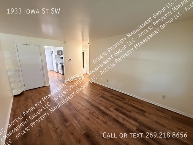 Photo - 1933 Iowa St SW