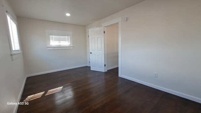 Photo - 115 E Tamarack Ave Unit B
