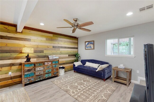 Photo - 513 Boyett St