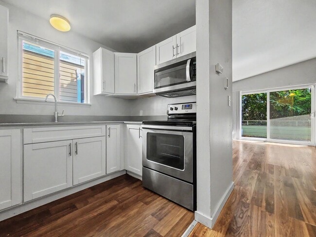 Building Photo - 3213 21st Ave W Unit Apt. 3