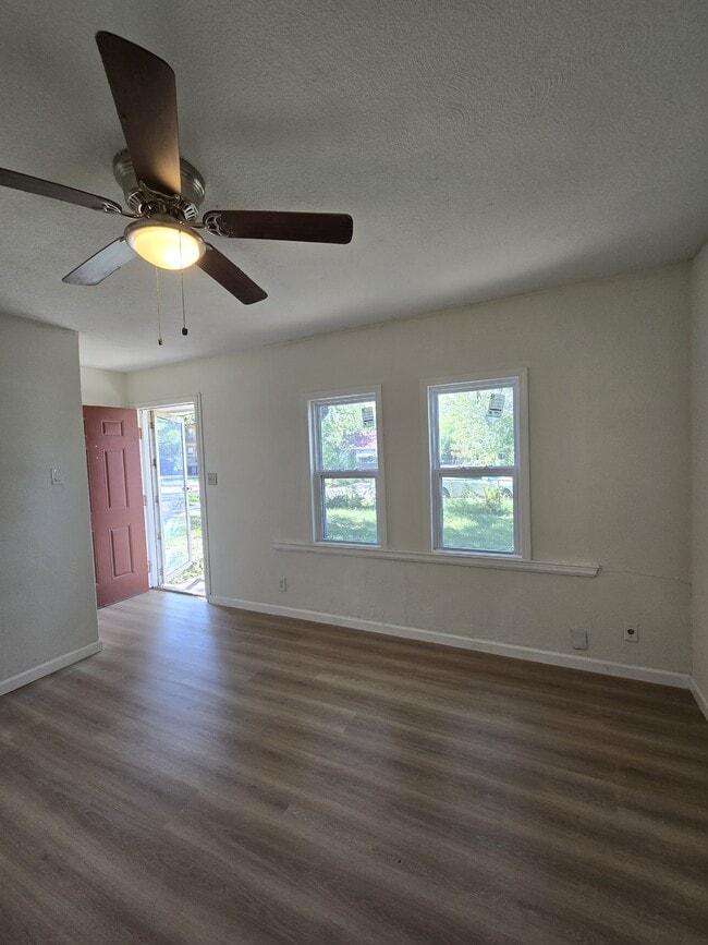 Photo - 1018 N Volutsia