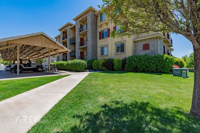 Building Photo - Available September 1 - Spacious 3 Bedroom... Rental