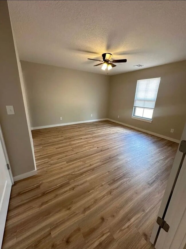 Photo - 2 Bedroom at Limestone Estates Unit Univ.