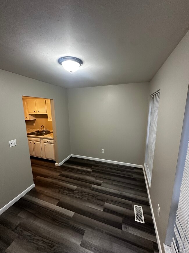 Building Photo - 6846 Emerald Ave Unit 6844