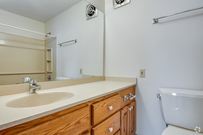 1BR, 1BA - 680SF - Bathroom