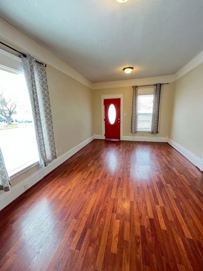 Photo - Charming 3 Bedroom 2 Bath Home in Everett with Storage Garage!