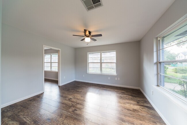 3627 Tartan Ln