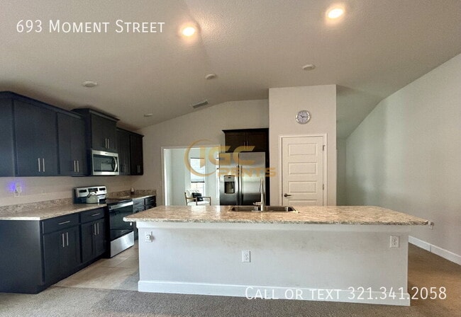 Photo - 693 Moment St