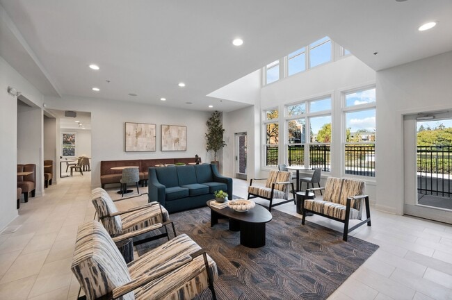 Building Photo - Versailles on the Lakes Schaumburg