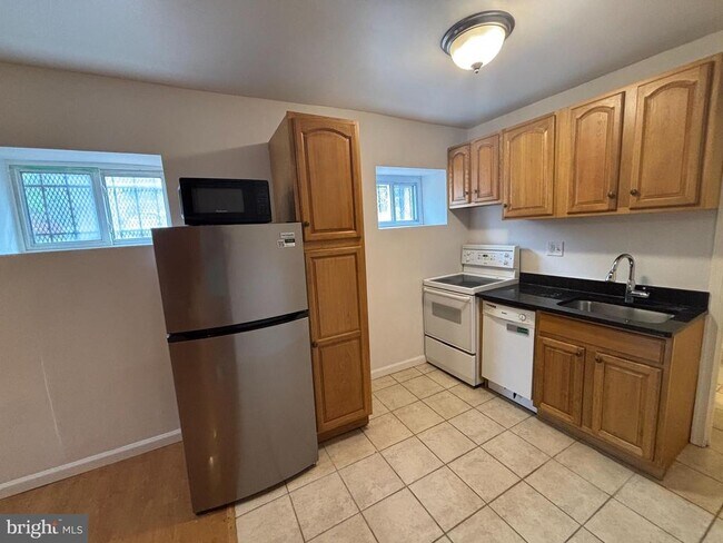 Photo - 600 Keefer Pl NW