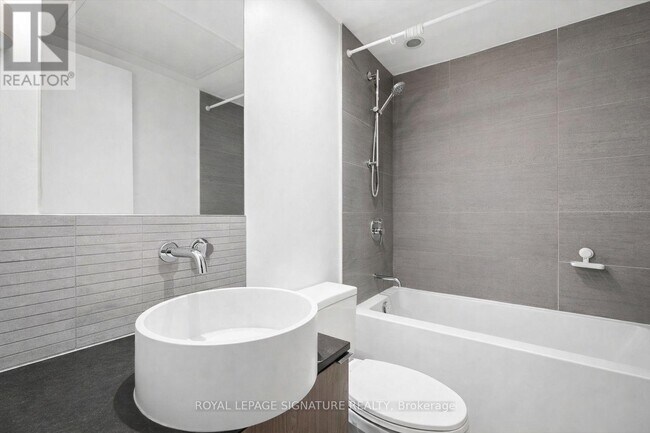 Photo - 161 Roehampton Ave Unité 322